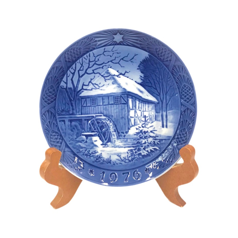 Vintage 1976 Royal Copenhagen ”water Mill'' annual‎ Christmas collection plate.